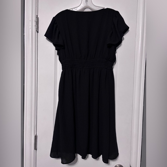 Maurices Black V-Neck Tie-Waist Midi Dress Size Medium - Picture 4 of 4